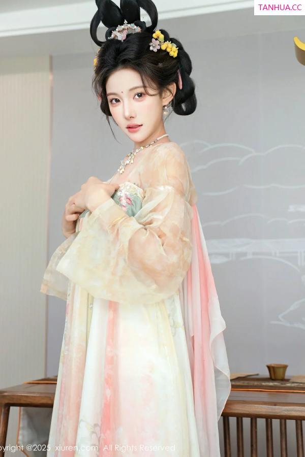   [XiuRen]高清写真图 2025.08.13 No.10645 梨霜儿 古装服饰第53张图片